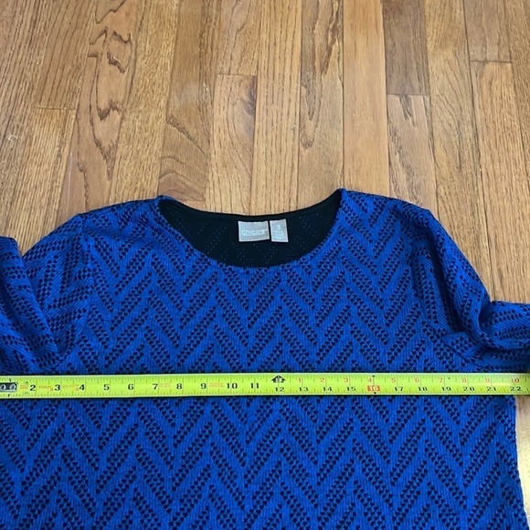 Chico’s Blue Chevron Top Size 3 (16) - Picture 12 of 13